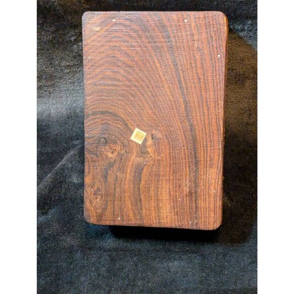 Hand carved trinket box with MOP inlay. 6x4 in excellent condition - Picture 8 of 8